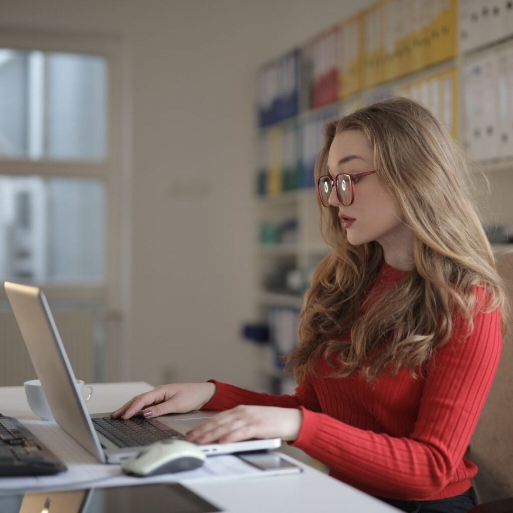 लैपटॉप वितरण योजना के तहत जुलाई में सरकार वितरित करेगी 90 हजार लैपटॉप, लिस्ट में ऐसे चेक करें अपना नाम 3 लैपटॉप वितरण योजना का लाभ